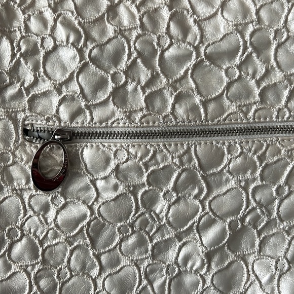 Vintage Gramercy Designs carry all shoulder bag with textured flowers - Picture 9 of 12